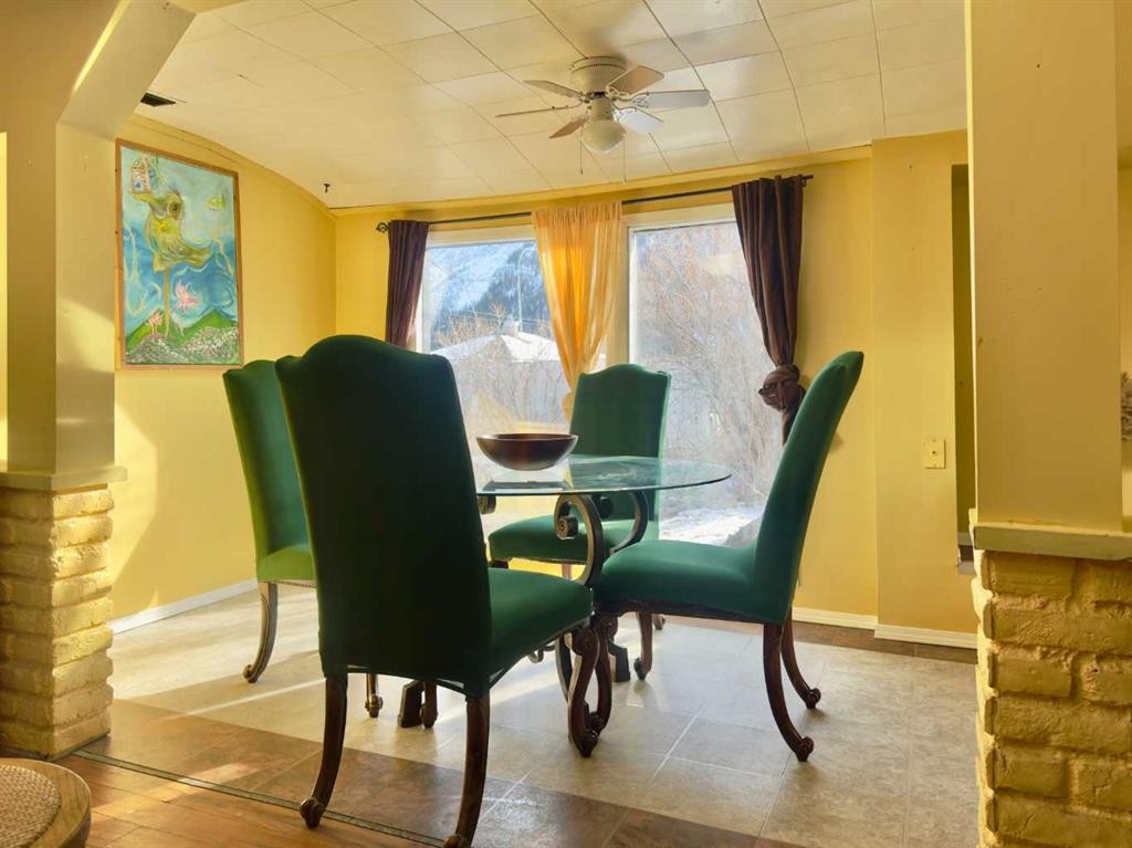 15030 21 Aveunue, Frank, AB - Indoor Photo Showing Dining Room