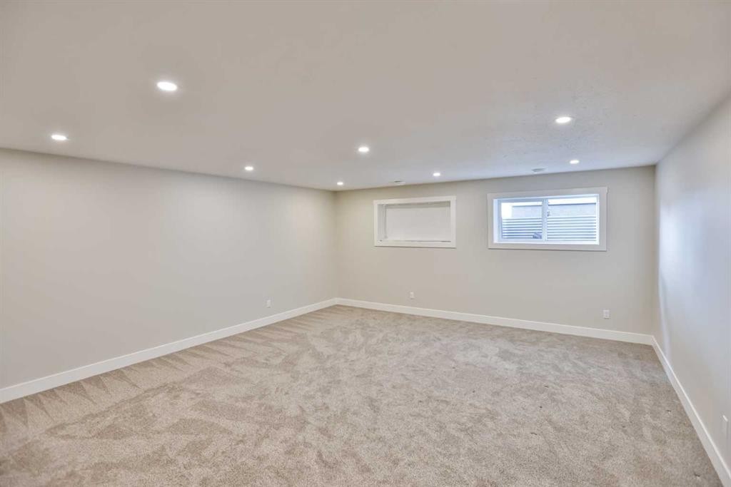 311 S 100 W, Raymond, AB - Indoor