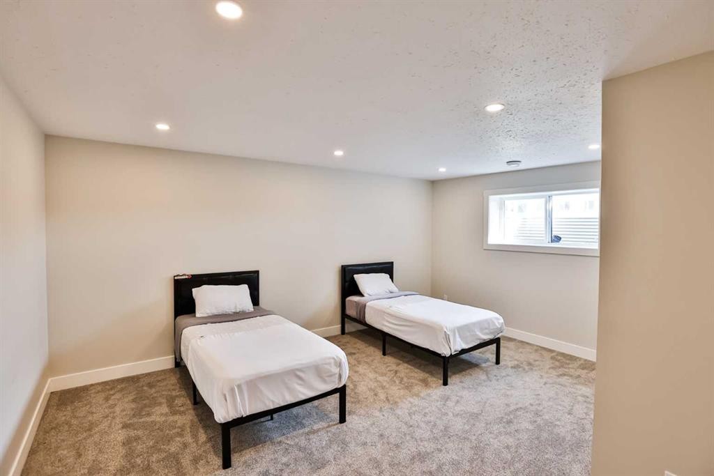 311 S 100 W, Raymond, AB - Indoor