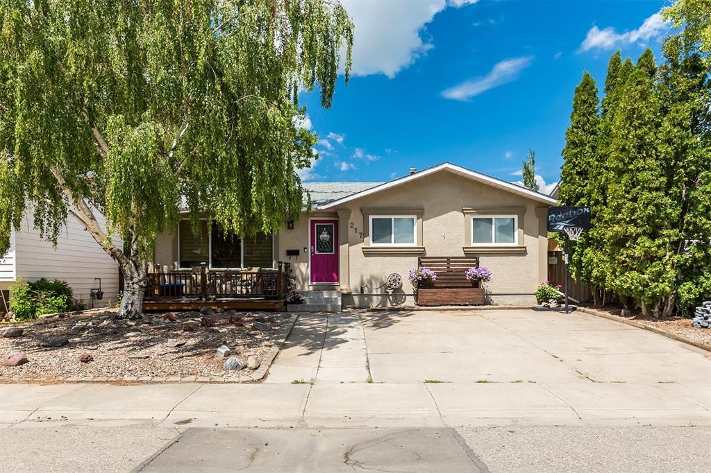 217 50 Avenue, Coalhurst, AB - Outdoor