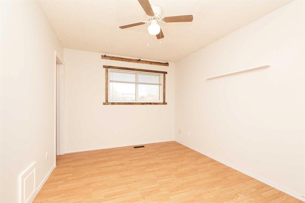 217 50 Avenue, Coalhurst, AB - Indoor Photo Showing Other Room