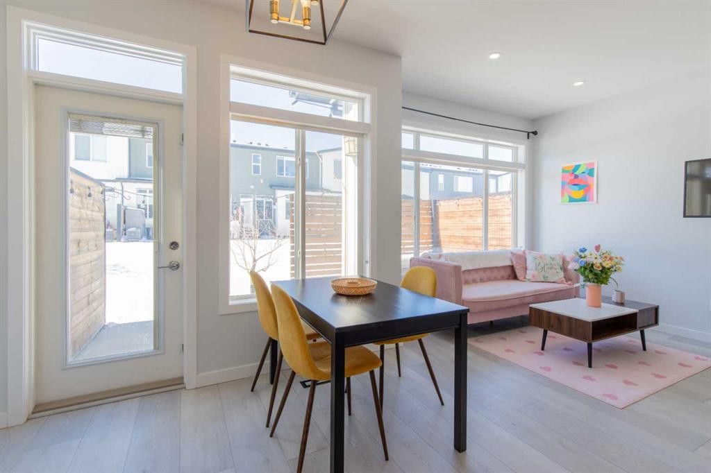 5-418 Highlands Boulevard West, Lethbridge, AB - Indoor Photo Showing Living Room