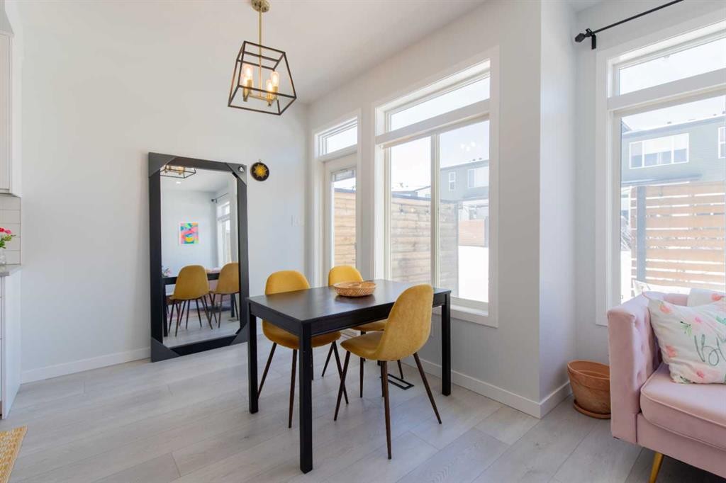 5-418 Highlands Boulevard West, Lethbridge, AB - Indoor Photo Showing Dining Room