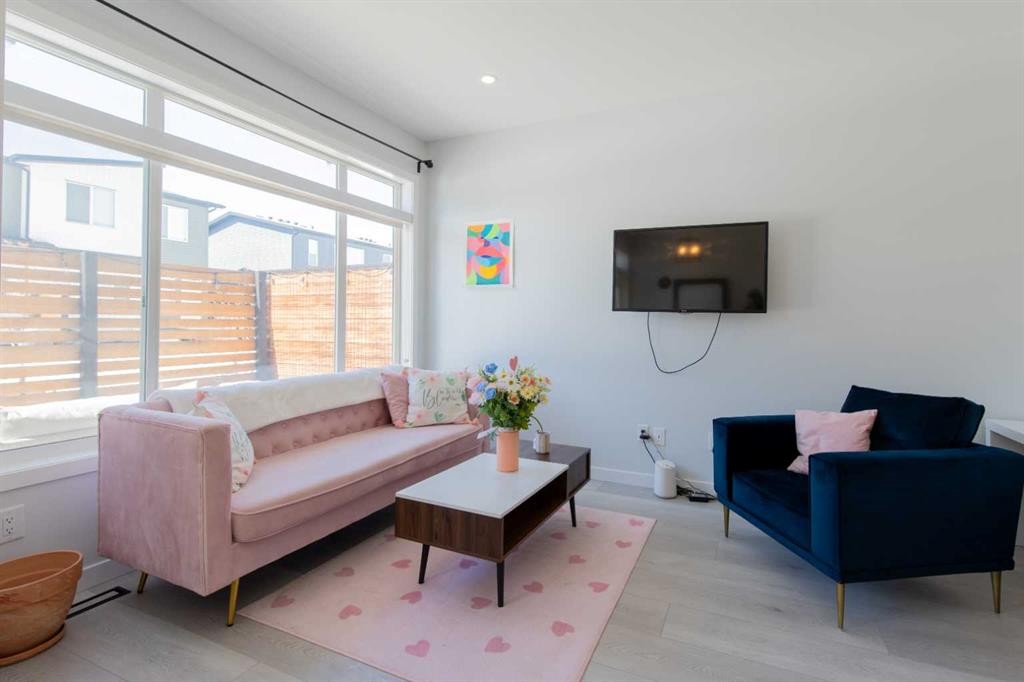 5-418 Highlands Boulevard West, Lethbridge, AB - Indoor Photo Showing Living Room