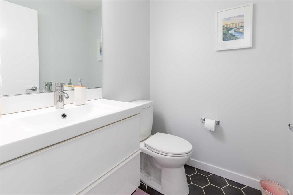 5-418 Highlands Boulevard West, Lethbridge, AB - Indoor Photo Showing Bathroom