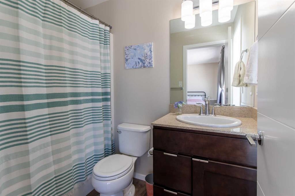 5-418 Highlands Boulevard West, Lethbridge, AB - Indoor Photo Showing Bathroom