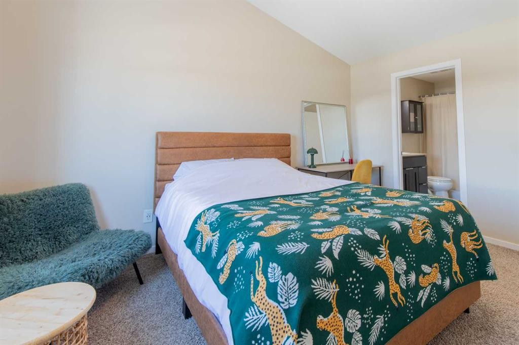 5-418 Highlands Boulevard West, Lethbridge, AB - Indoor Photo Showing Bedroom