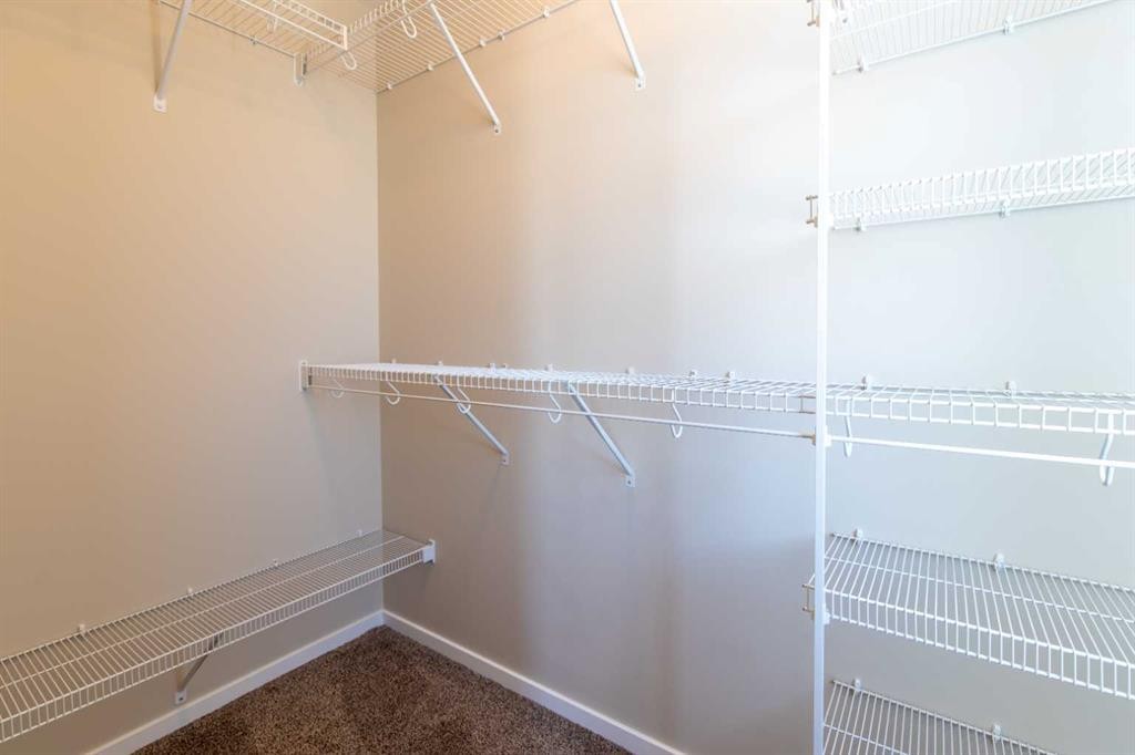 5-418 Highlands Boulevard West, Lethbridge, AB - Indoor With Storage