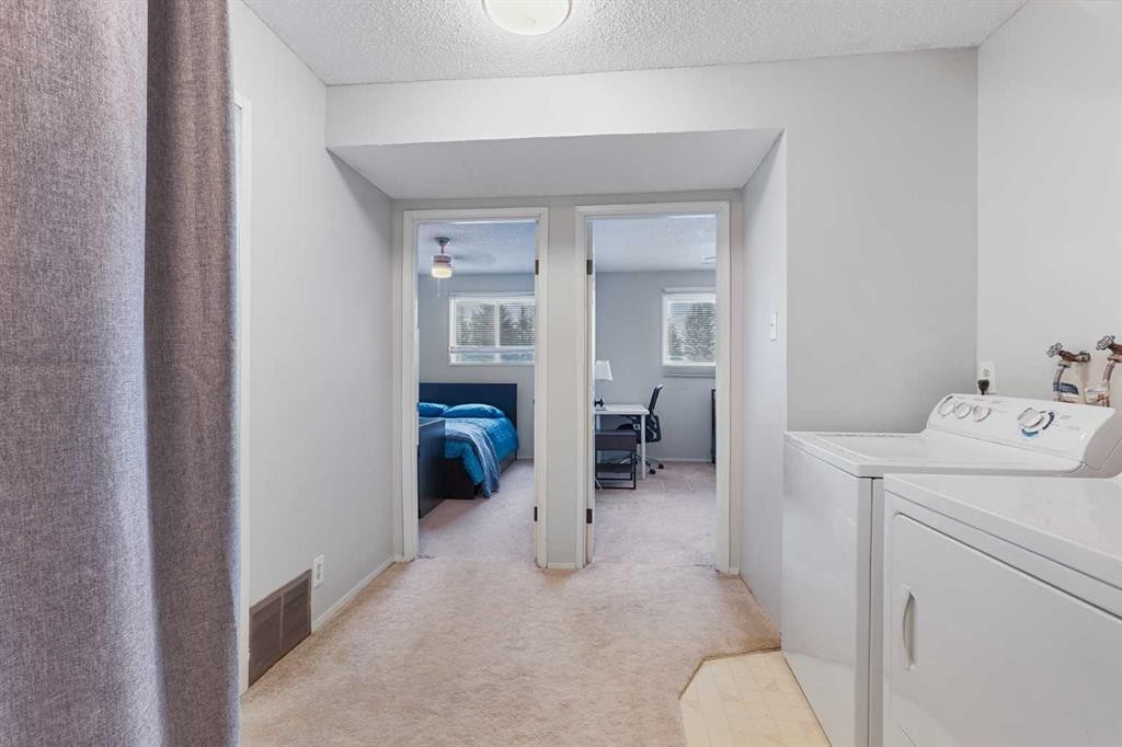 36-5 Acadia Road West, Lethbridge, AB - Indoor Photo Showing Laundry Room