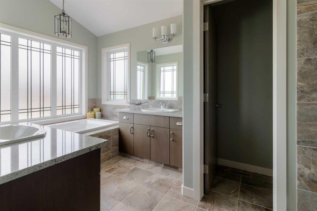 140 Blackwolf Way North, Lethbridge, AB