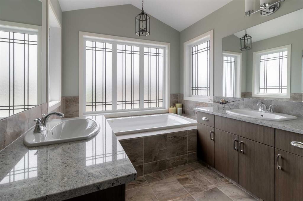 140 Blackwolf Way North, Lethbridge, AB