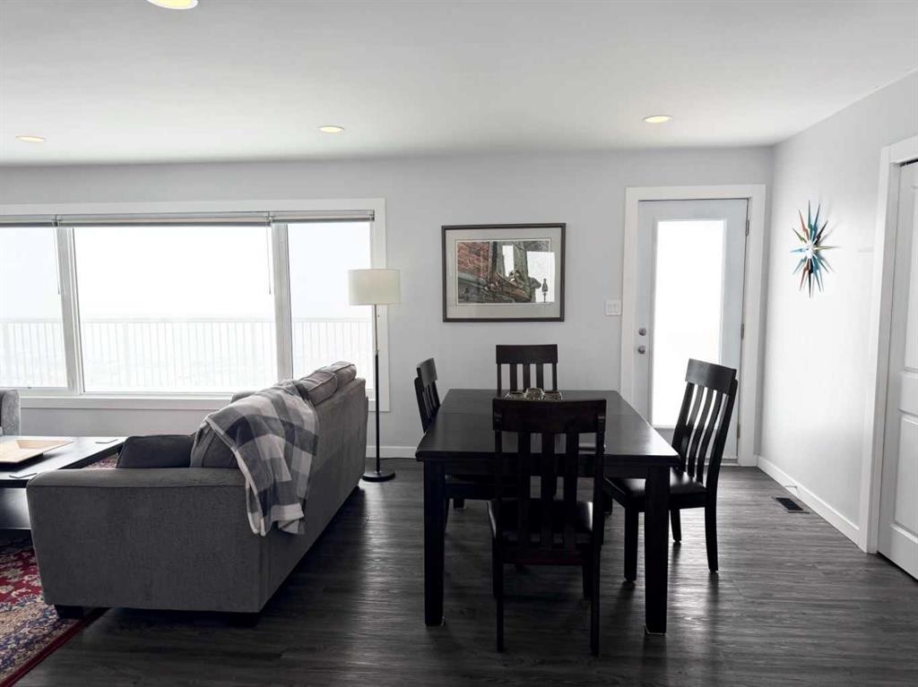 8142 26 Avenue, Coleman, AB - Indoor Photo Showing Other Room