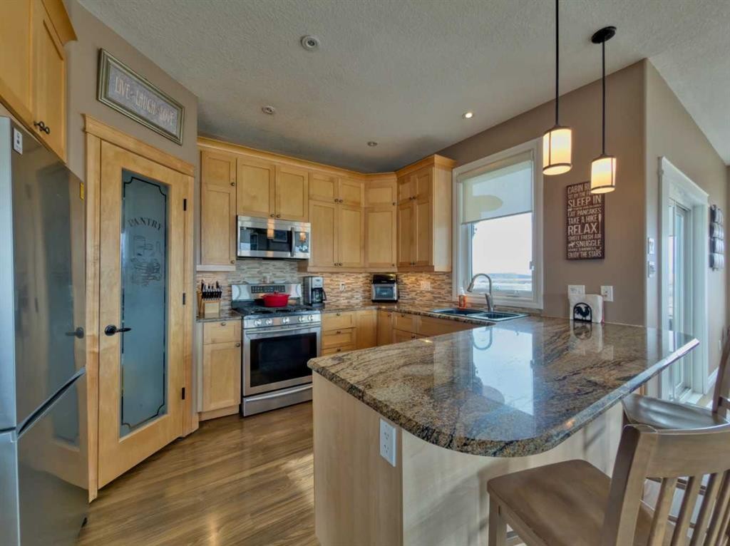 5 Walking Plow Estates, Cowley, AB - Indoor Photo Showing Kitchen With Upgraded Kitchen