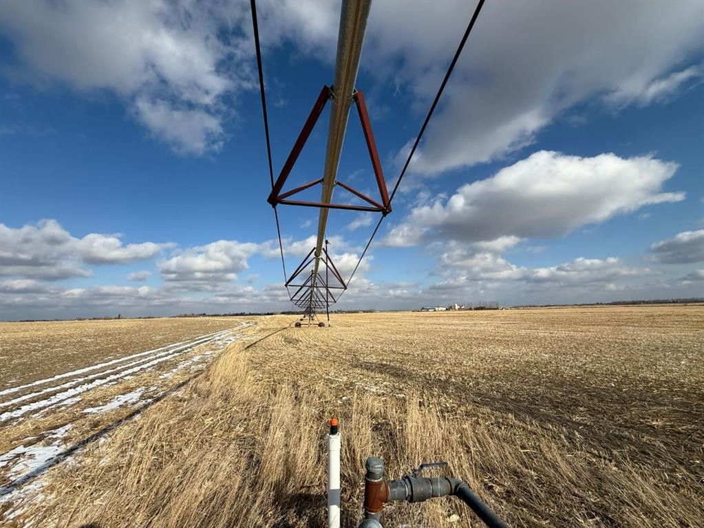 On Rr 164, Vauxhall, AB
