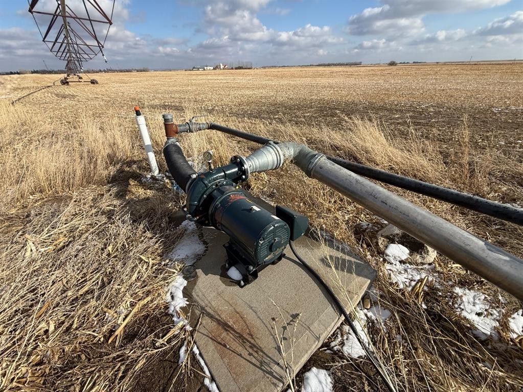 On Rr 164, Vauxhall, AB