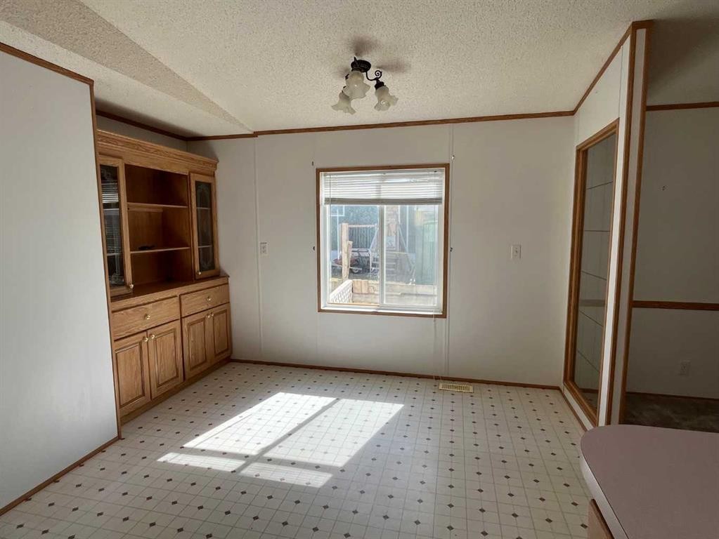 230 4 Street, Stirling, AB - Indoor Photo Showing Other Room