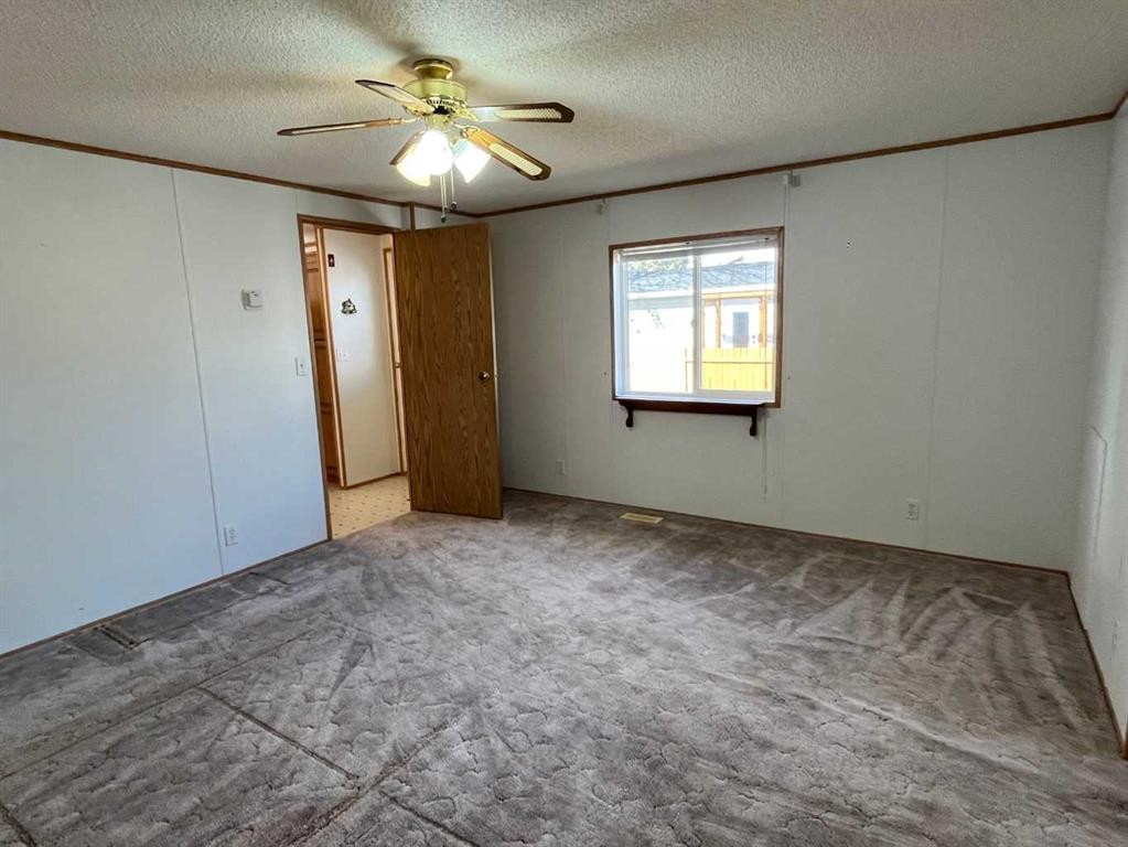 230 4 Street, Stirling, AB - Indoor Photo Showing Other Room