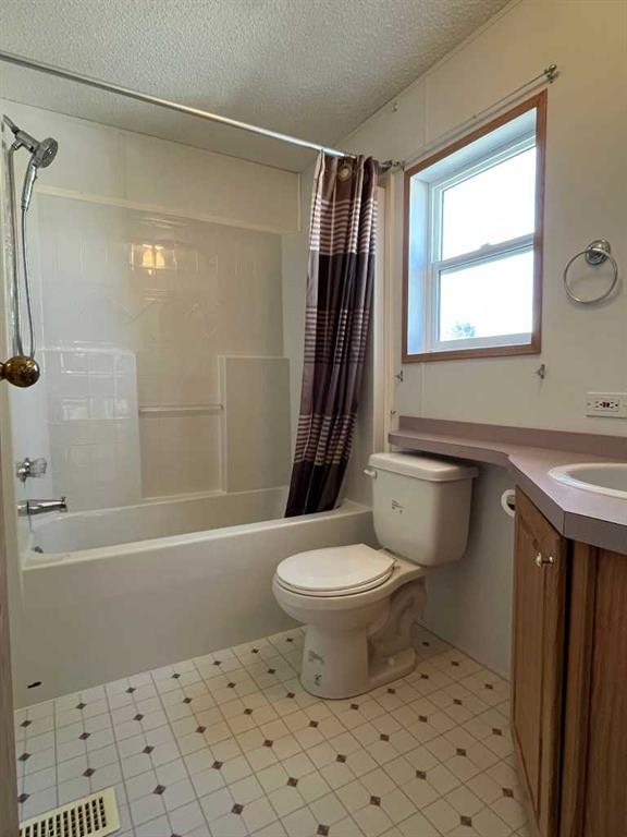 230 4 Street, Stirling, AB - Indoor Photo Showing Bathroom