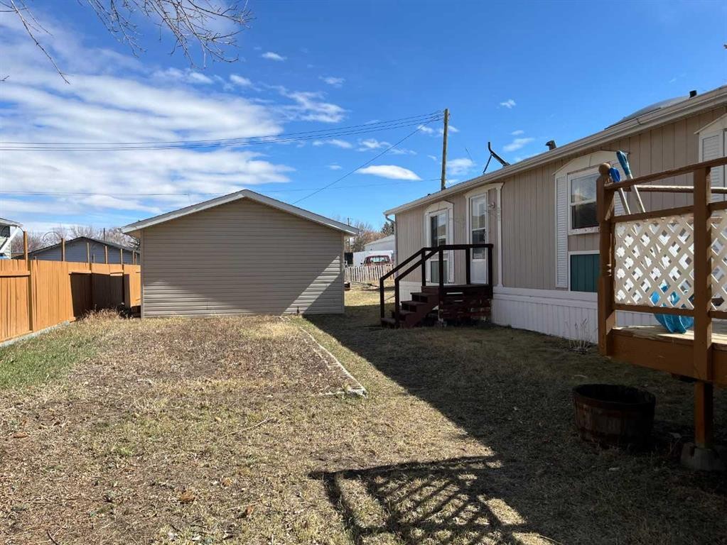 230 4 Street, Stirling, AB - Outdoor