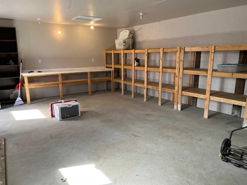 230 4 Street, Stirling, AB - Indoor