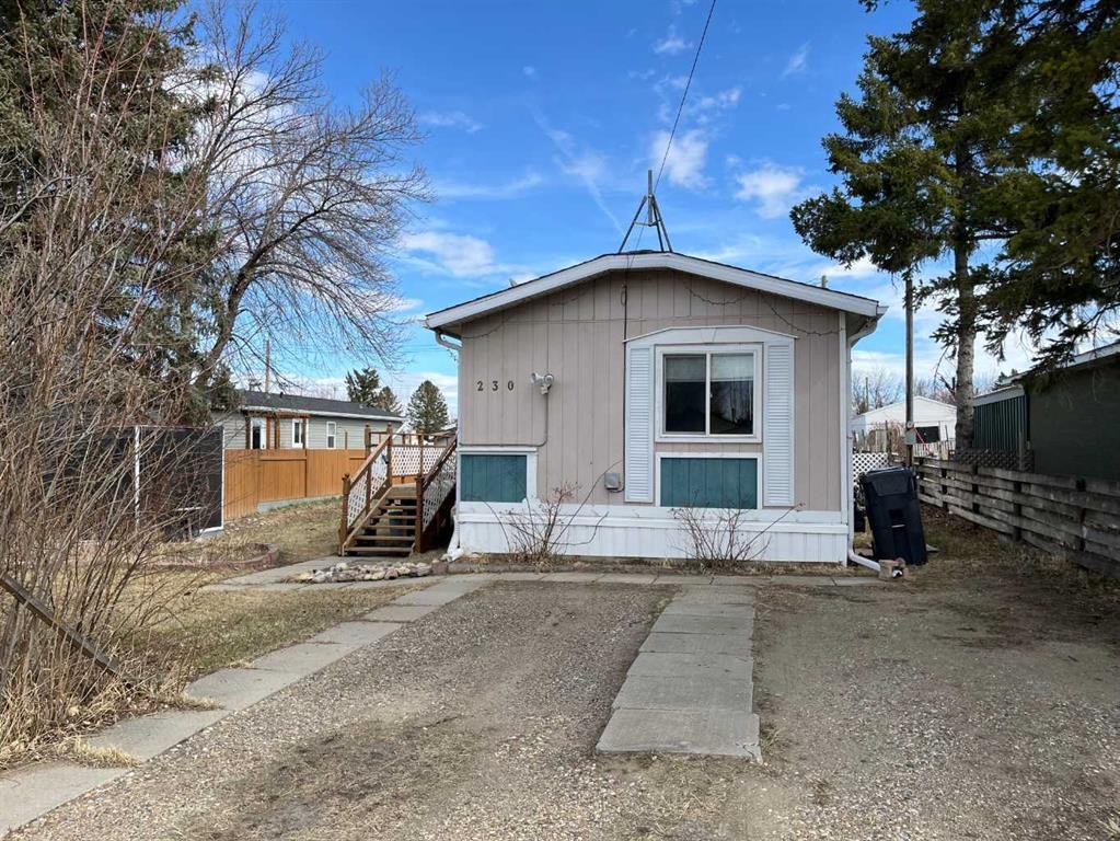 230 4 Street, Stirling, AB - Outdoor