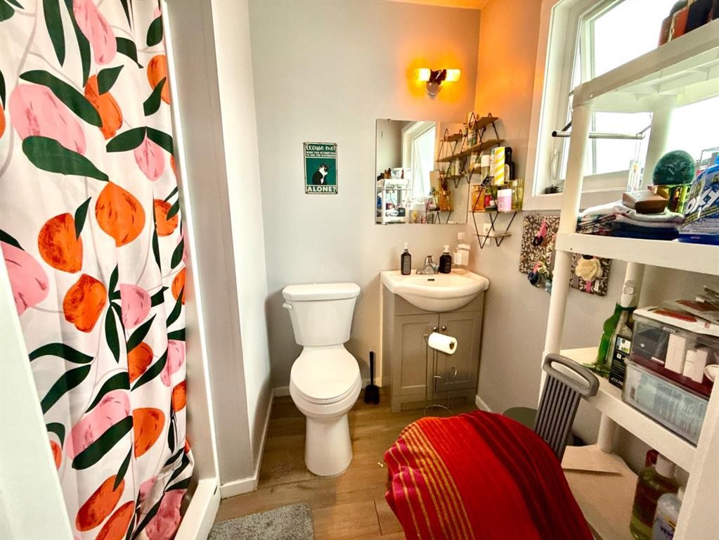2626 23 Avenue South, Lethbridge, AB - Indoor Photo Showing Bathroom