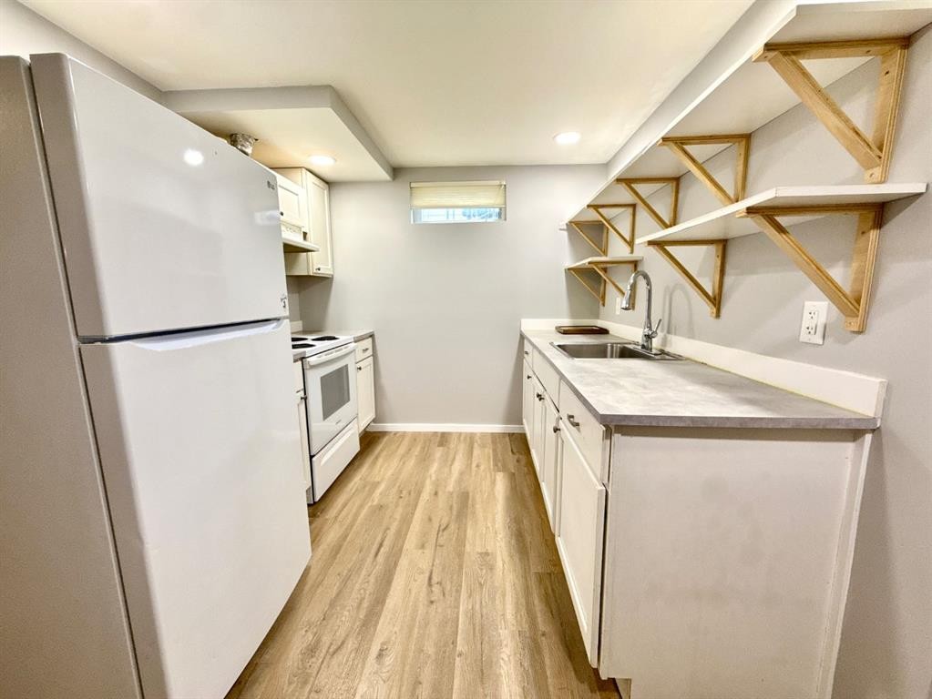 2626 23 Avenue South, Lethbridge, AB - Indoor Photo Showing Kitchen