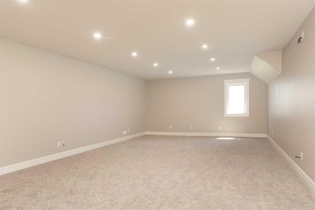 1 Edgemoor Way West, Lethbridge, AB - Indoor Photo Showing Other Room