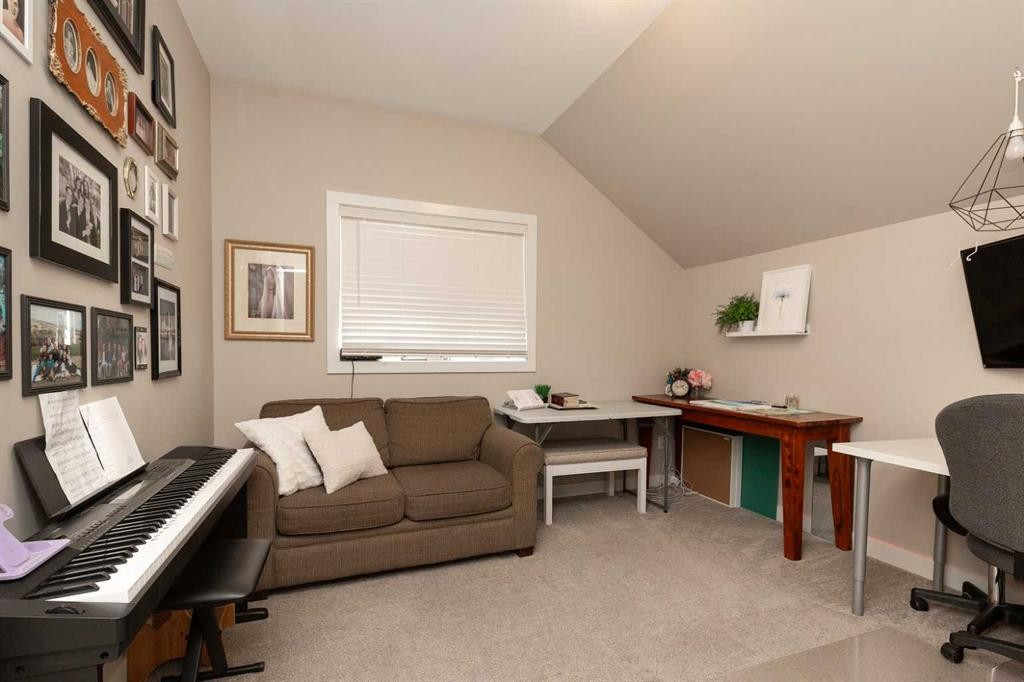 1 Edgemoor Way West, Lethbridge, AB - Indoor Photo Showing Office