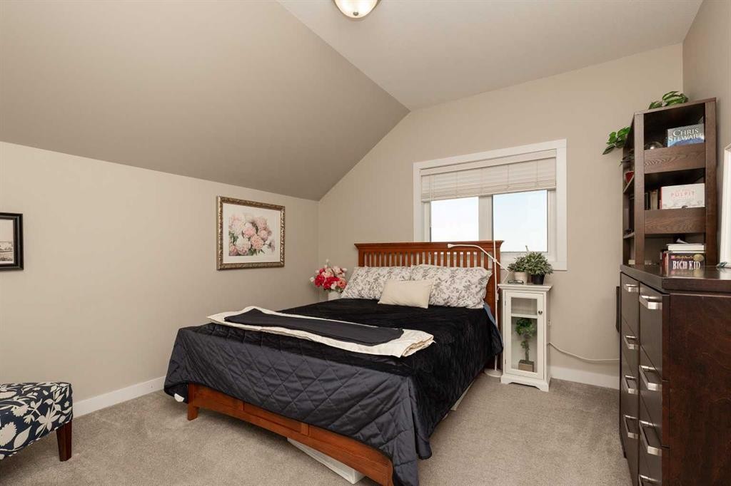 1 Edgemoor Way West, Lethbridge, AB - Indoor Photo Showing Bedroom