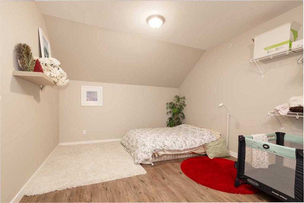 1 Edgemoor Way West, Lethbridge, AB - Indoor Photo Showing Bedroom
