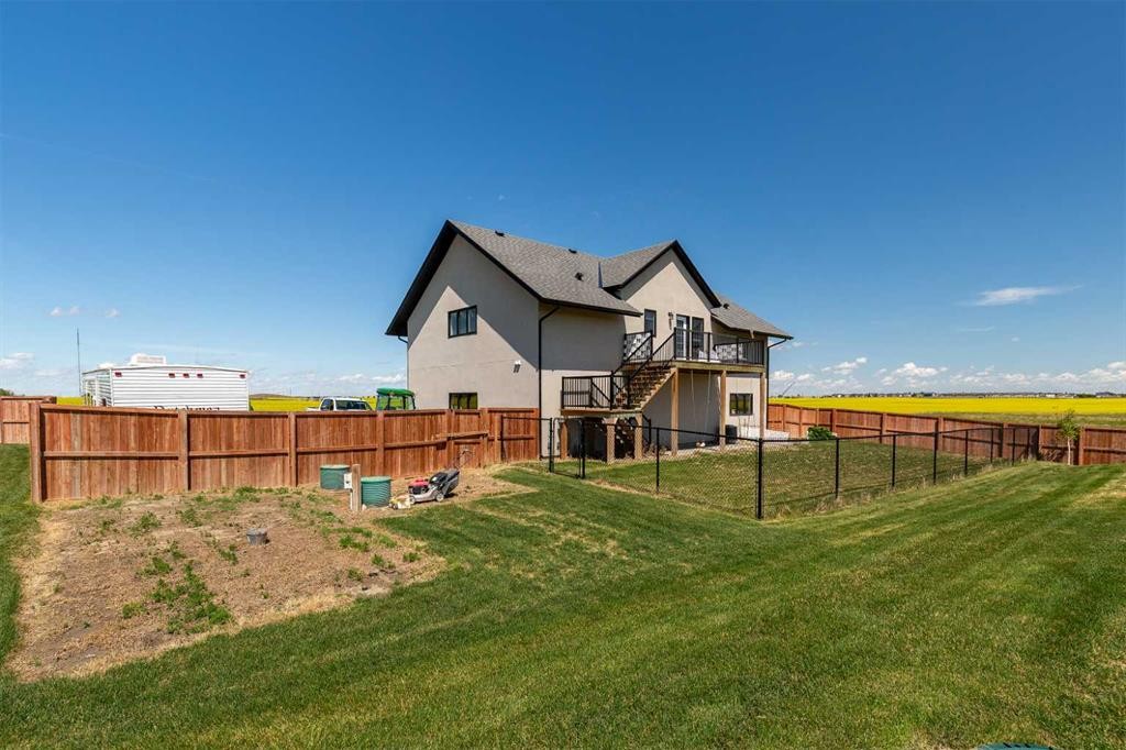 1 Edgemoor Way West, Lethbridge, AB - Outdoor