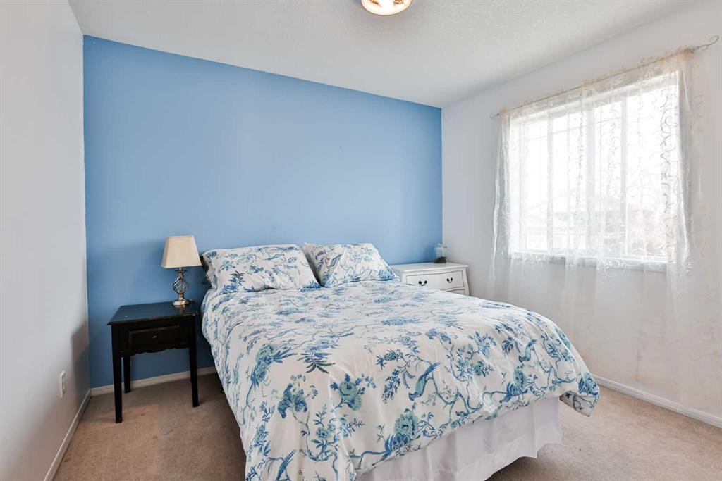 289 Cougar Way North, Lethbridge, AB - Indoor Photo Showing Bedroom