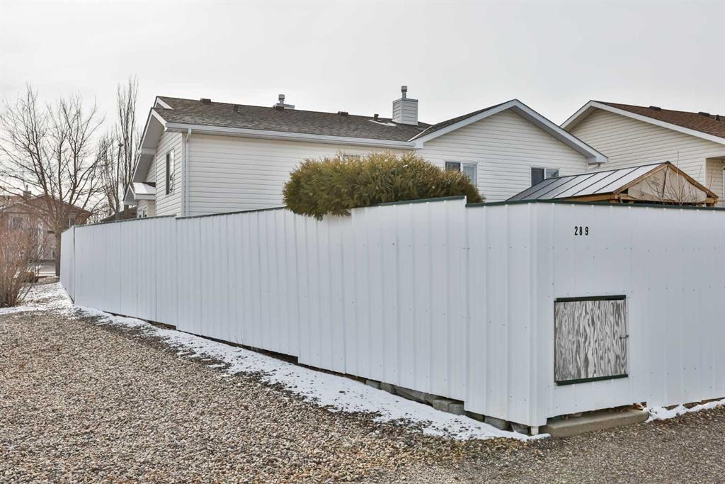 289 Cougar Way North, Lethbridge, AB - Outdoor