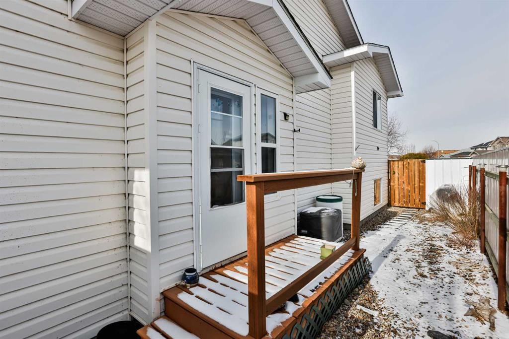 289 Cougar Way North, Lethbridge, AB - Outdoor With Exterior