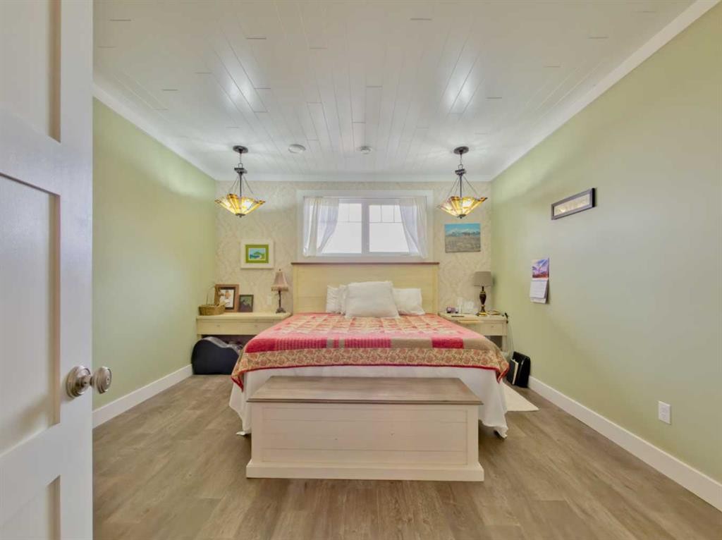 42015 Rr280, Hill Spring, AB - Indoor Photo Showing Bedroom