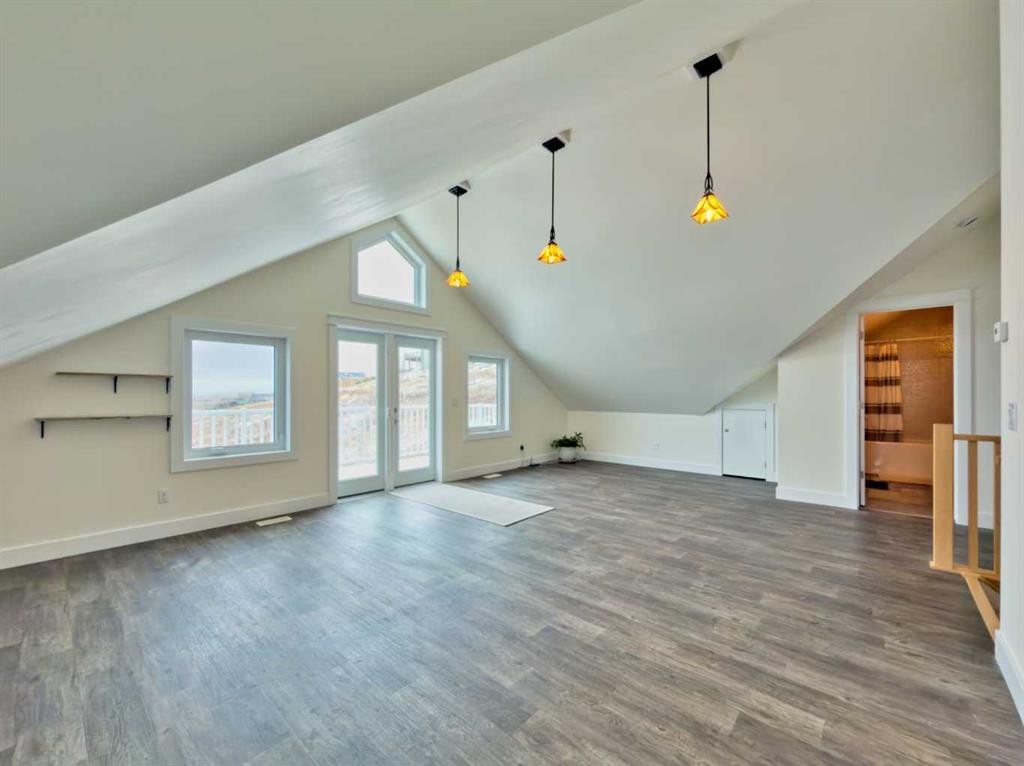 42015 Rr280, Hill Spring, AB - Indoor Photo Showing Other Room