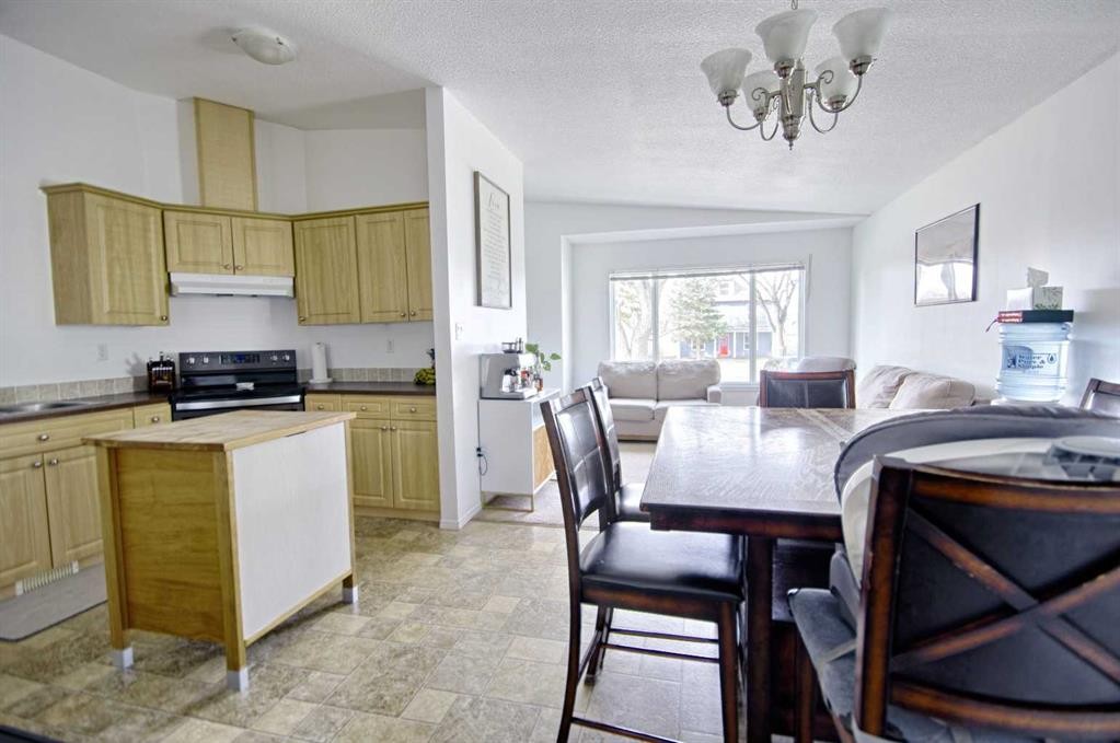 5111 54 Street, Taber, AB - Indoor