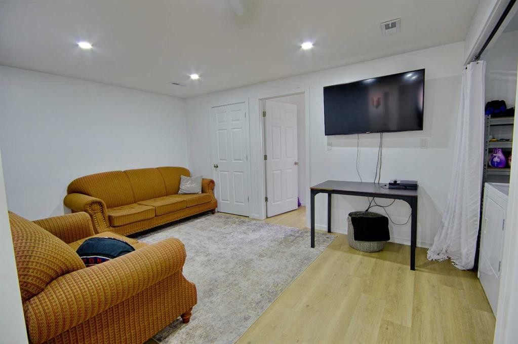 5111 54 Street, Taber, AB - Indoor