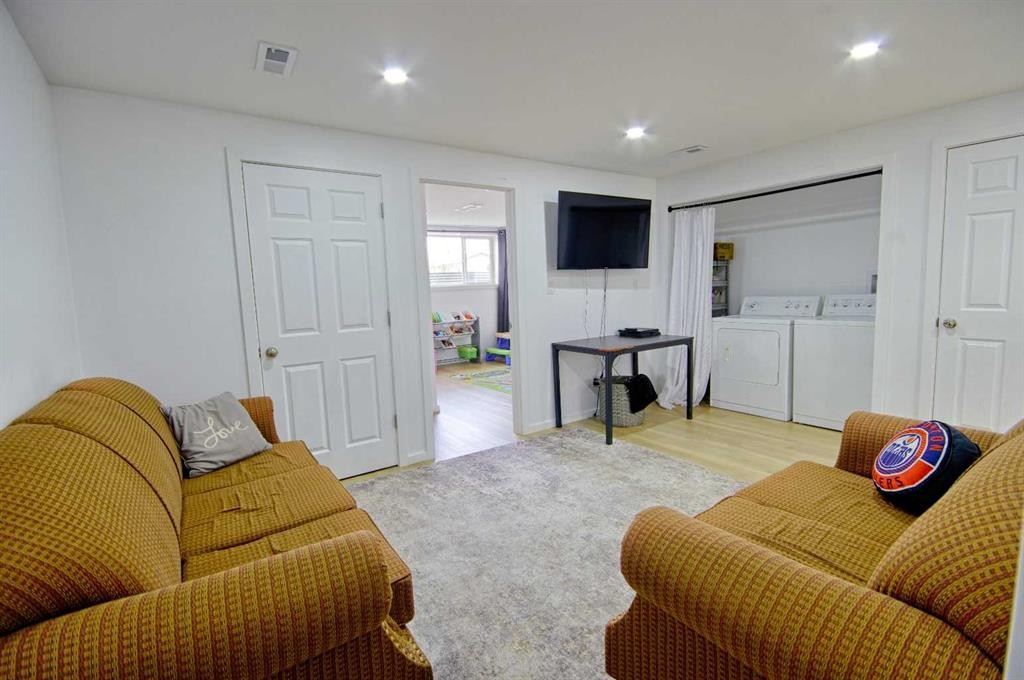 5111 54 Street, Taber, AB - Indoor