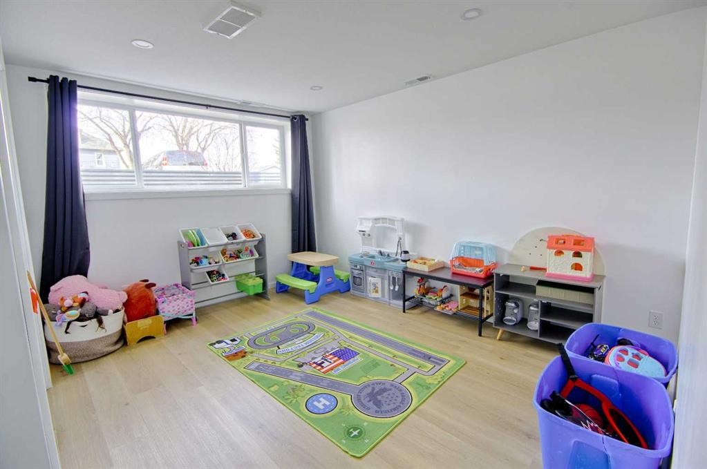 5111 54 Street, Taber, AB - Indoor