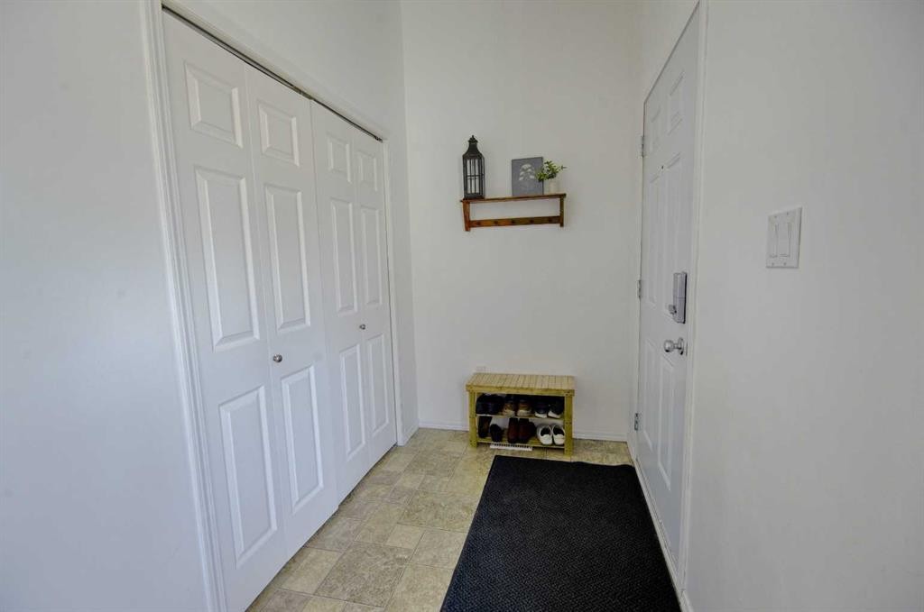 5111 54 Street, Taber, AB - Indoor Photo Showing Other Room