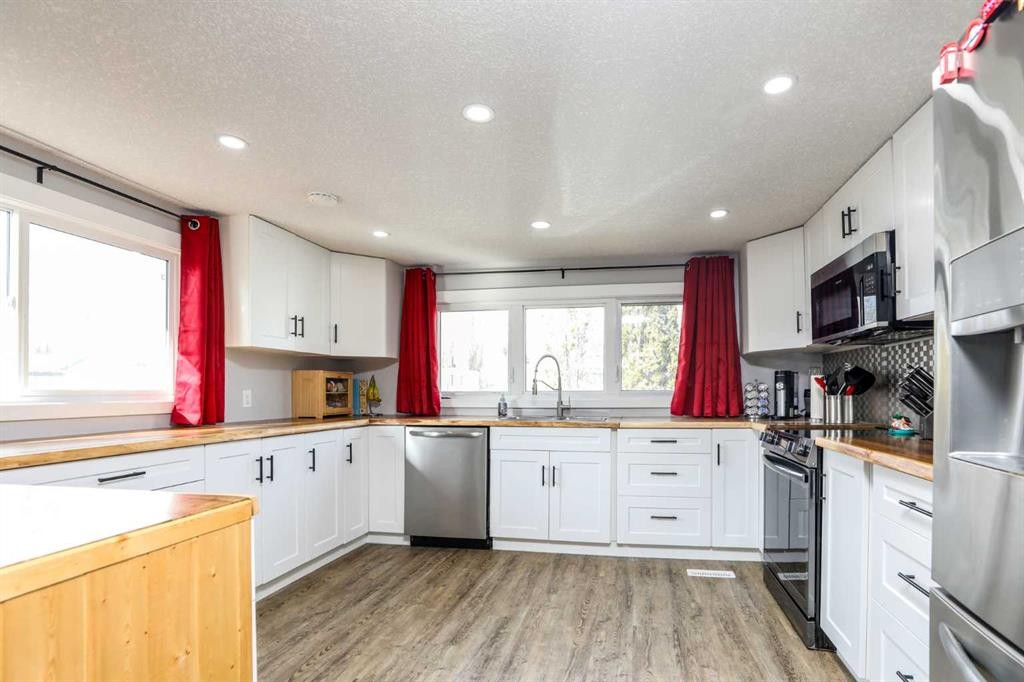 31-1410 43 Street South, Lethbridge, AB