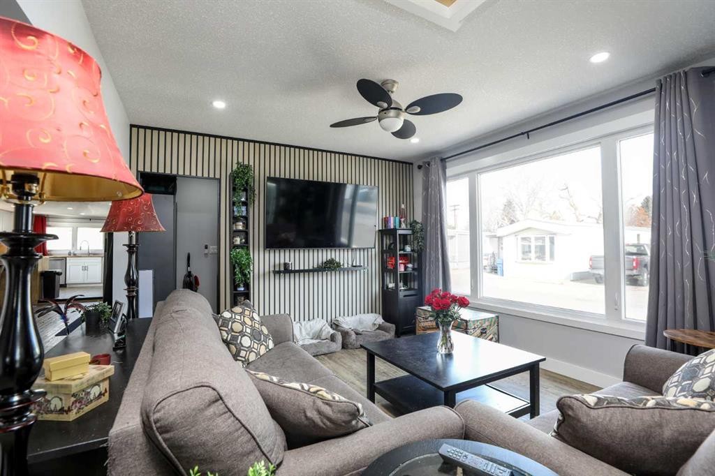 31-1410 43 Street South, Lethbridge, AB