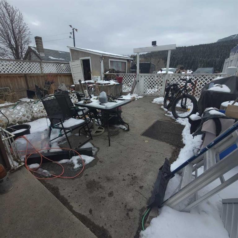 6710 17 Avenue, Coleman, AB - Outdoor