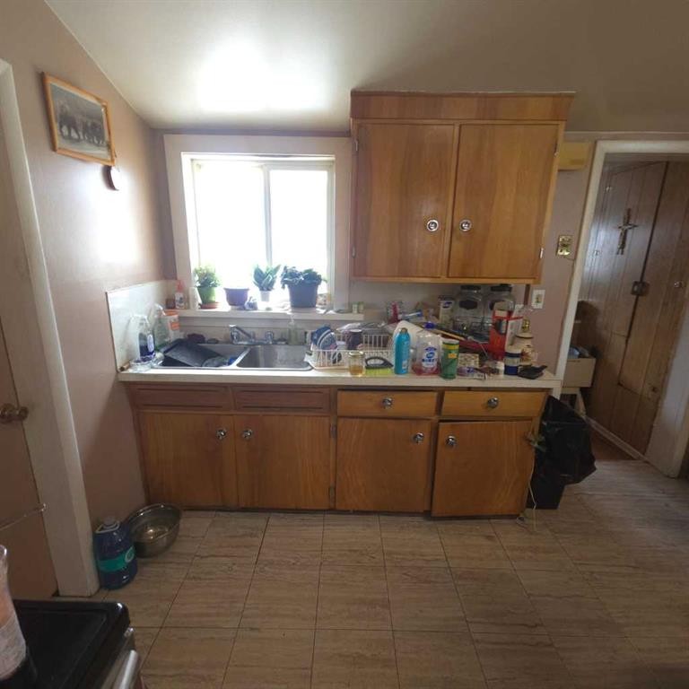 6710 17 Avenue, Coleman, AB - Indoor