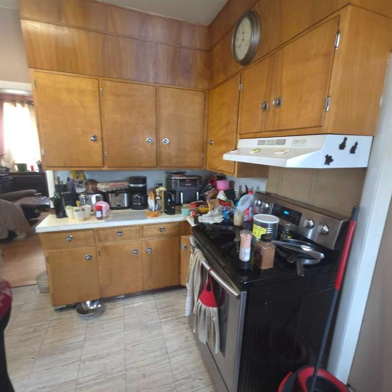 6710 17 Avenue, Coleman, AB - Indoor Photo Showing Kitchen