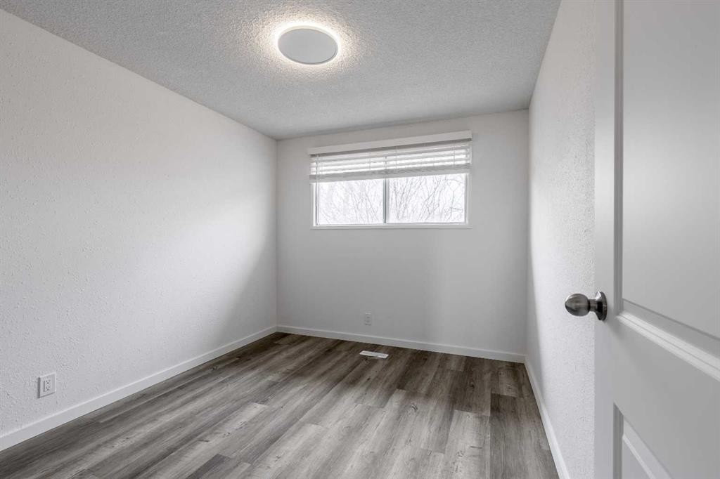 74 Carleton Place West, Lethbridge, AB - Indoor Photo Showing Other Room