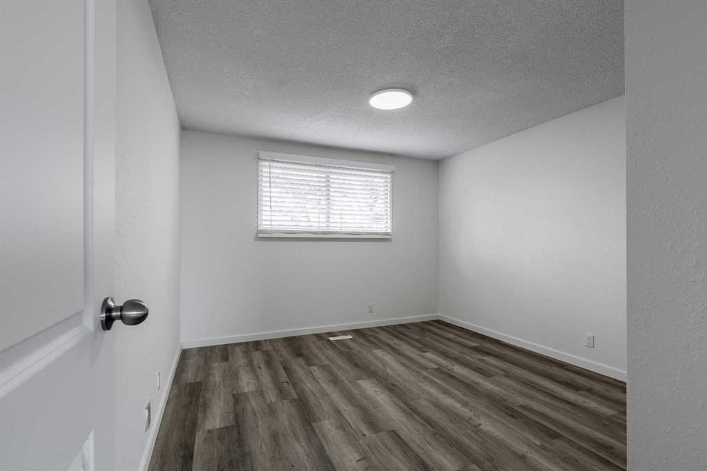 74 Carleton Place West, Lethbridge, AB - Indoor Photo Showing Other Room