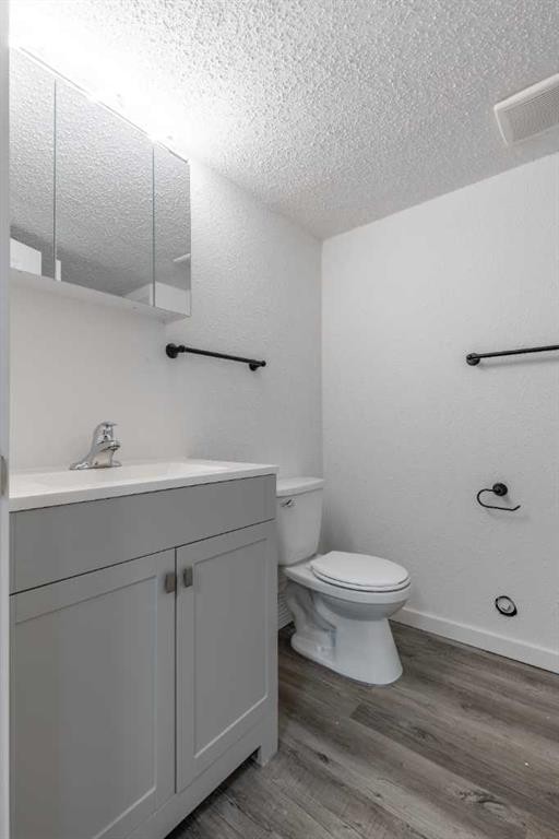 74 Carleton Place West, Lethbridge, AB - Indoor Photo Showing Bathroom
